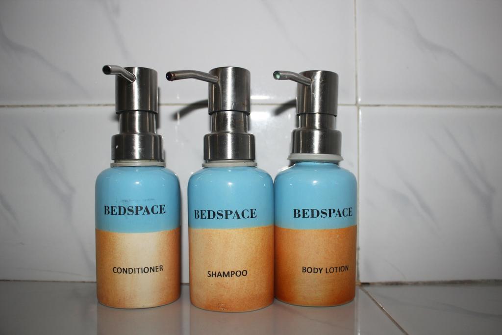 Bedspace Unawatuna Bagian luar foto