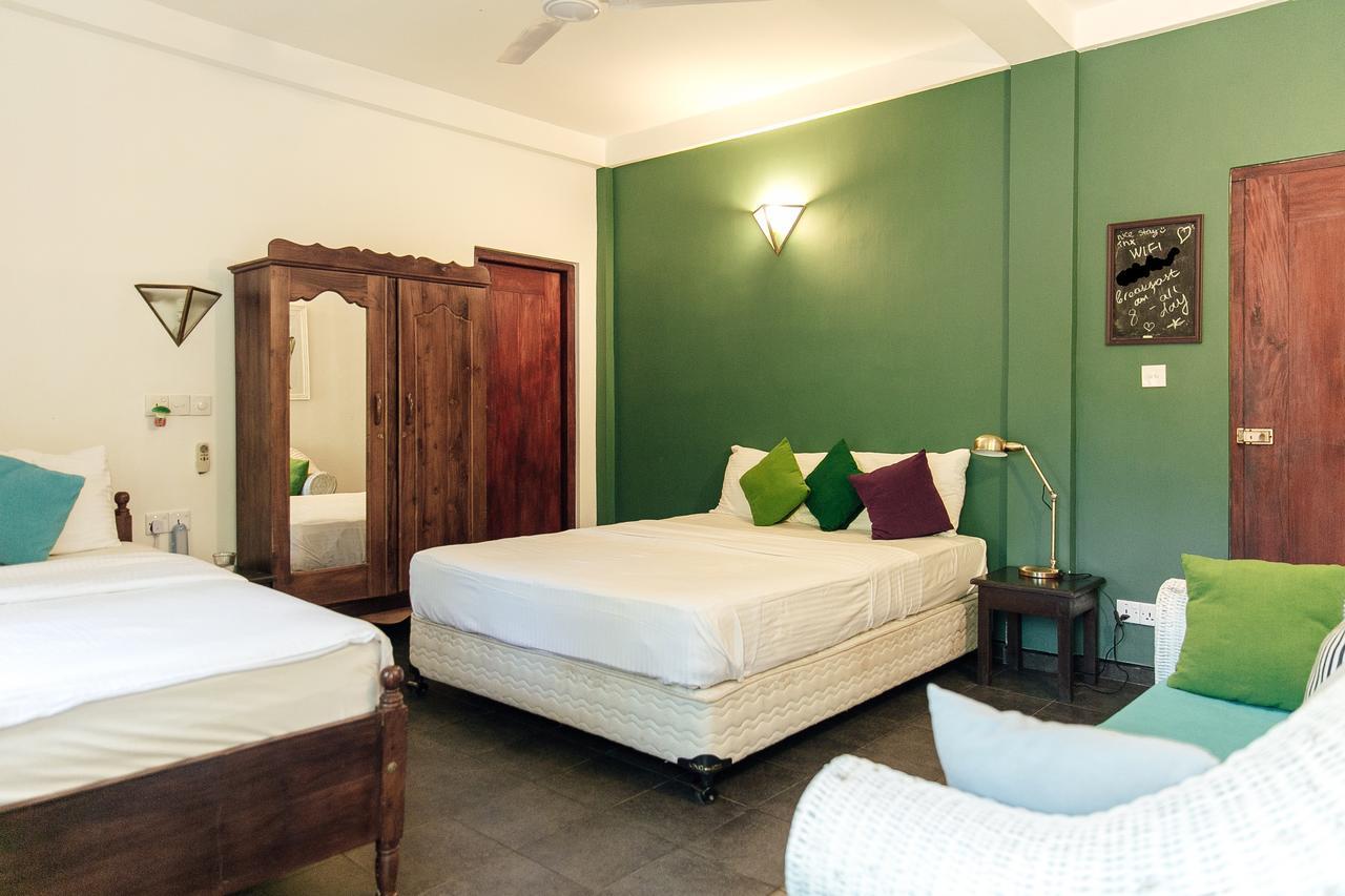 Bedspace Unawatuna Bagian luar foto