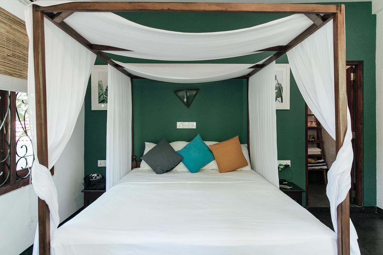 Bedspace Unawatuna Bagian luar foto